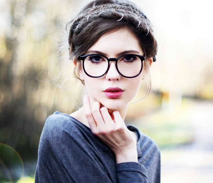Make Up Tips for Women Who Wore Glasses