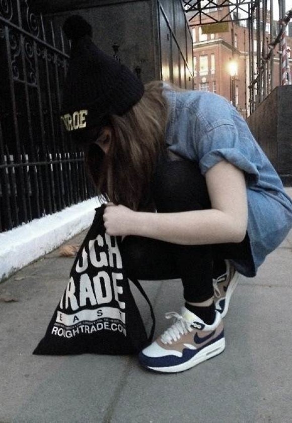 Nike Air Max Sneakers Street Outfit Inspirations (Women) » Celebrity