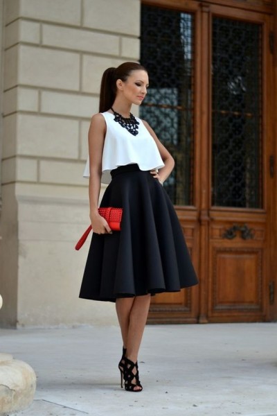 Take a look at the following images full of chic and elegant Valentine’s date outfits and plan your own.