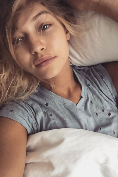 Instagram.com/gigihadid || Gigi hadid posts a makeup-free selfie from her bed, looking totally flawless.
