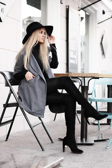 Gray woolen coat, a street style post from the blog Lookbook