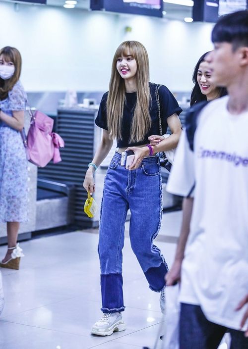 Chic Outfit Ideas From Blackpink Airport Style