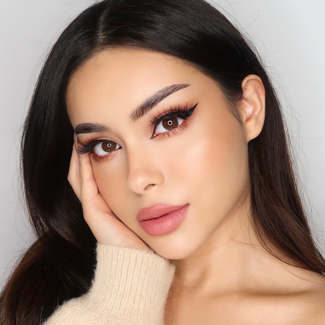 2020 Best Holiday Makeup Look Ideas