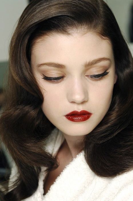 Elegant ‘60s Vintage Makeup Look Ideas