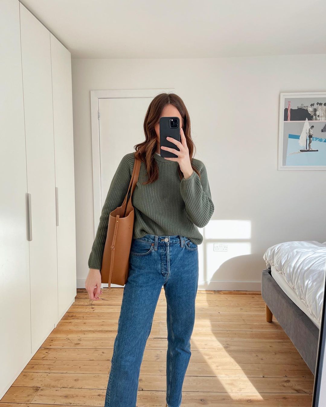 Basic High-waisted Jeans Outfit Ideas For Spring 2021