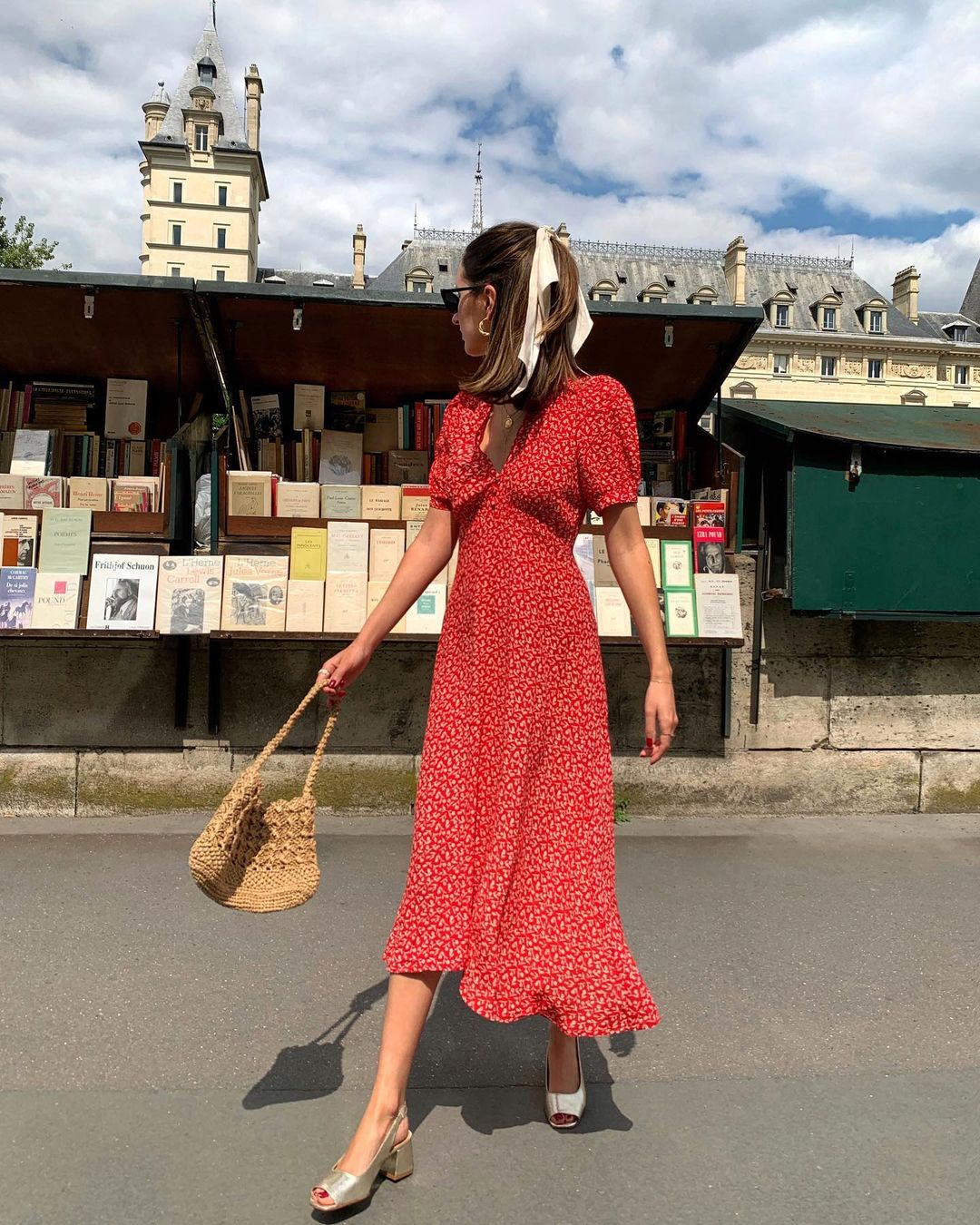 Chic Summer Bag Trend That Parisian Girls Obsessed Right Now